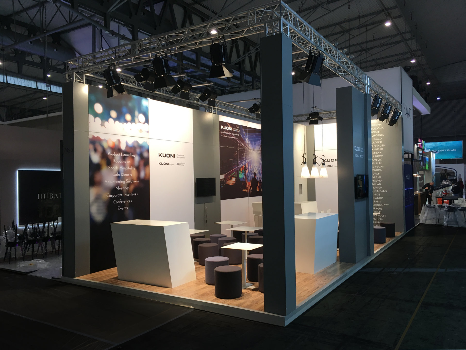 Messestand von Kuoni